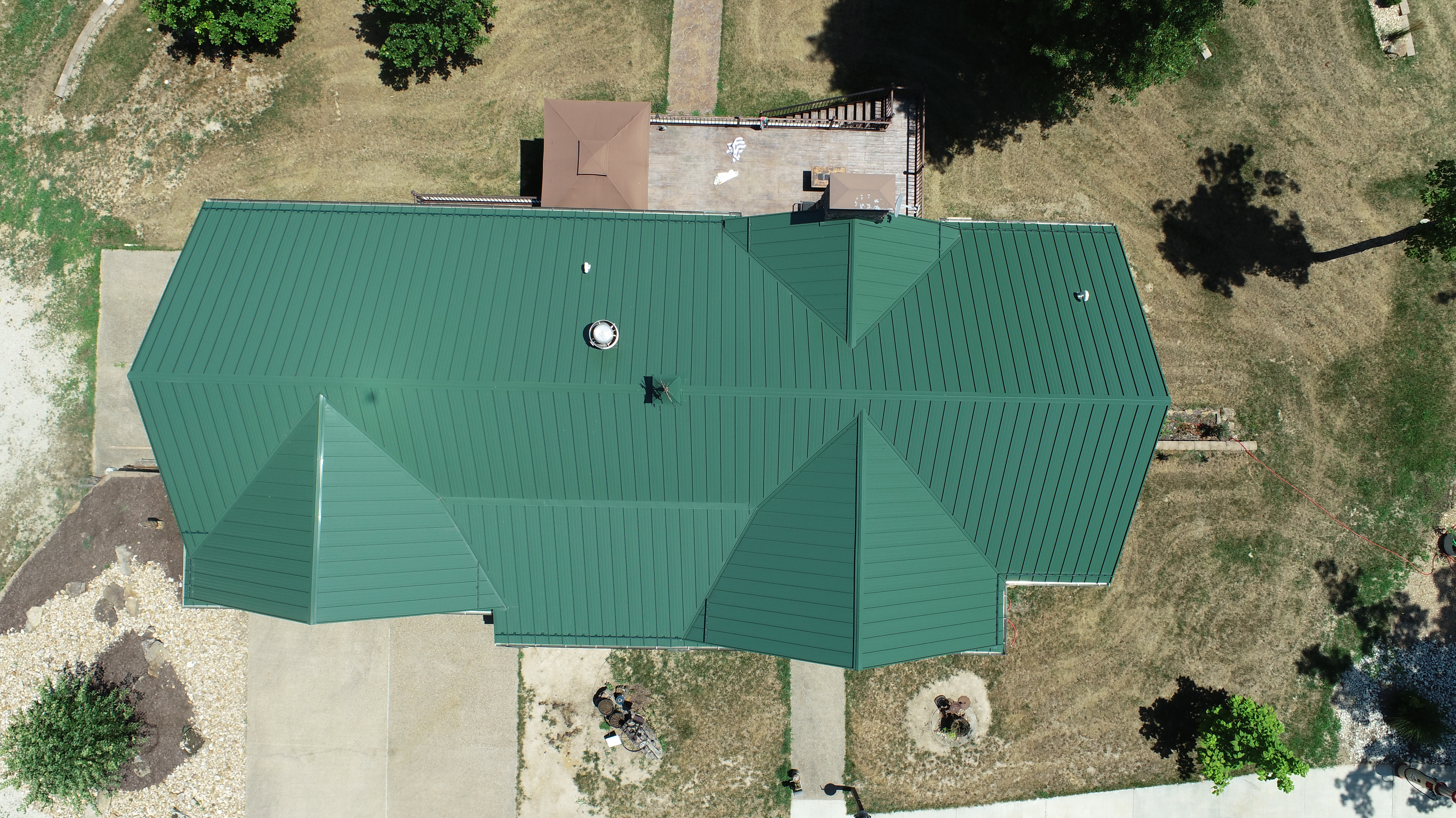 Luxury home roofing installation